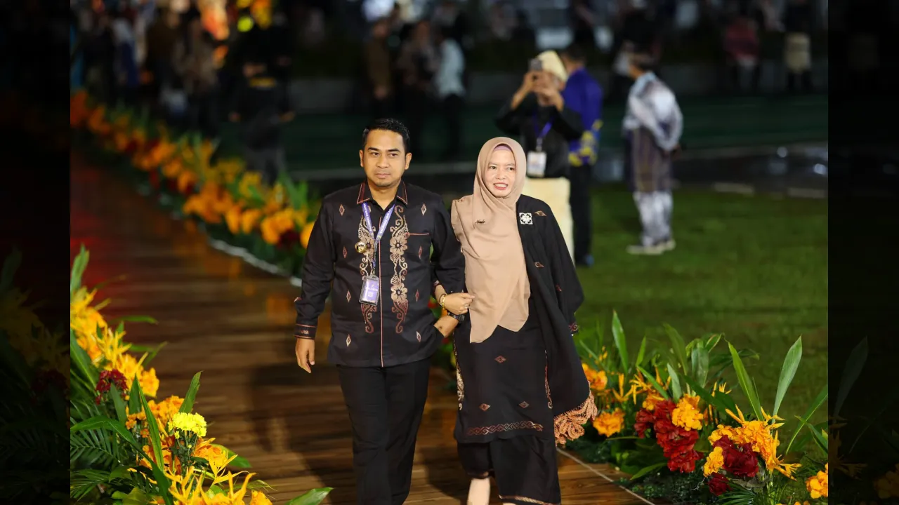 Ramadhani Kirana Putra bersama istri